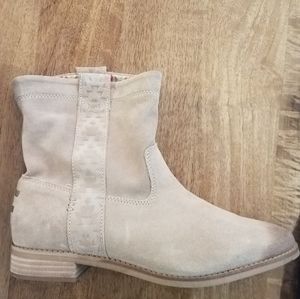 Toms Laurel Suede Boots